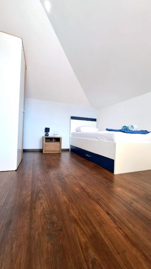 Tutti Apartment